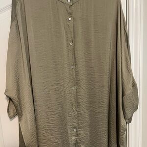 GiGio Oversized Blouse with Hi/Lo Hem in Lt Sage Green
